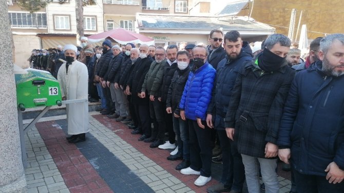 Bıçaklanarak öldürülen genç adam son yolculuğuna uğurlandı