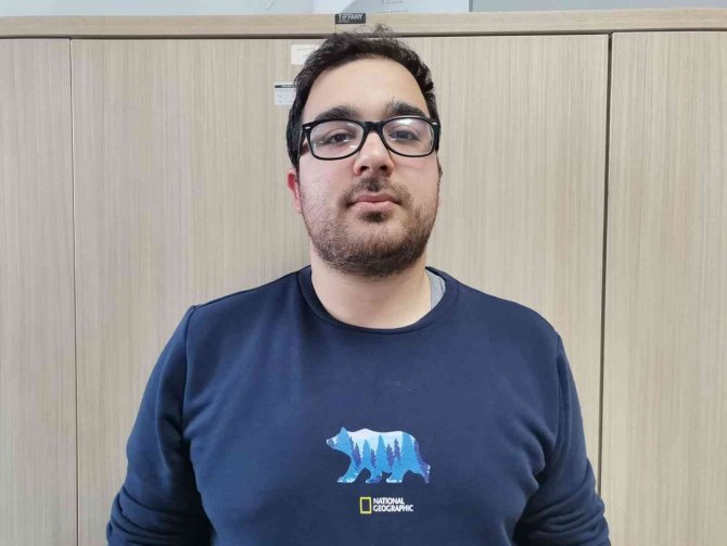 Doktora önce yumruk attı, ardından bıçak çekti