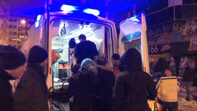 Eğlence mekanında bir kadını darp etti, dışarı atılınca dehşet saçtı