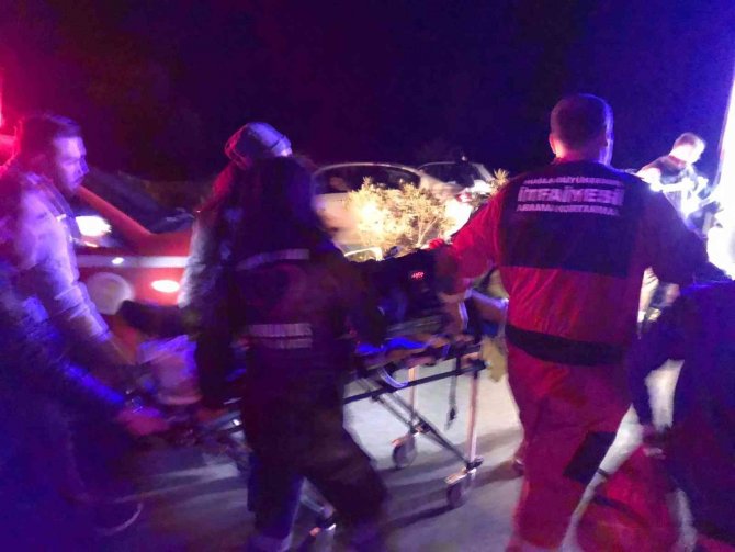 Kazaya müdahale eden polis memuru kamyonun altında kaldı