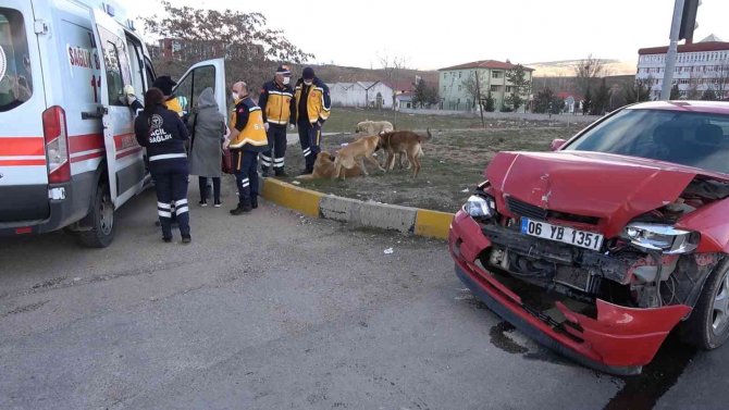 Kırıkkale’de hafif ticari araç ile otomobil çarpıştı
