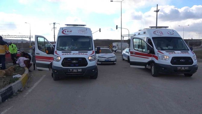 Kırıkkale’de hafif ticari araç ile otomobil çarpıştı