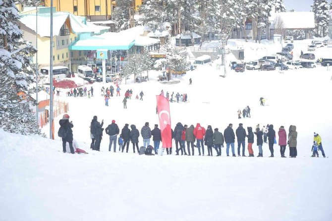 Sarıkamış Kristal Kar Festivali’nde renkli görüntüler