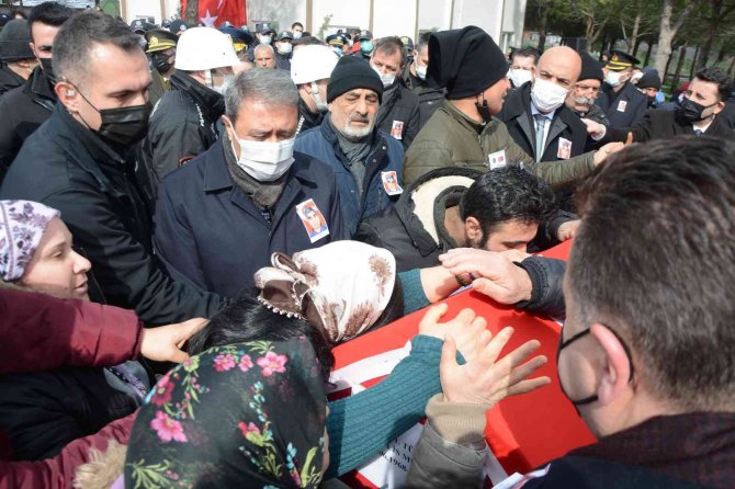 Şehit polis son yolculuğuna uğurlandı