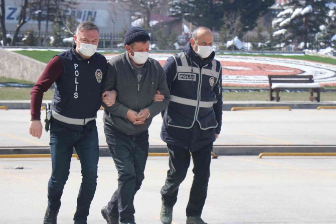 Tartıştığı eşini silahla yaralayan koca adliyeye sevk edildi