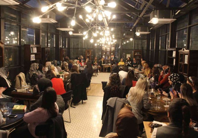 ‘Yüzyıllık Yalnızlık’ adlı kitabı tahlil ettiler