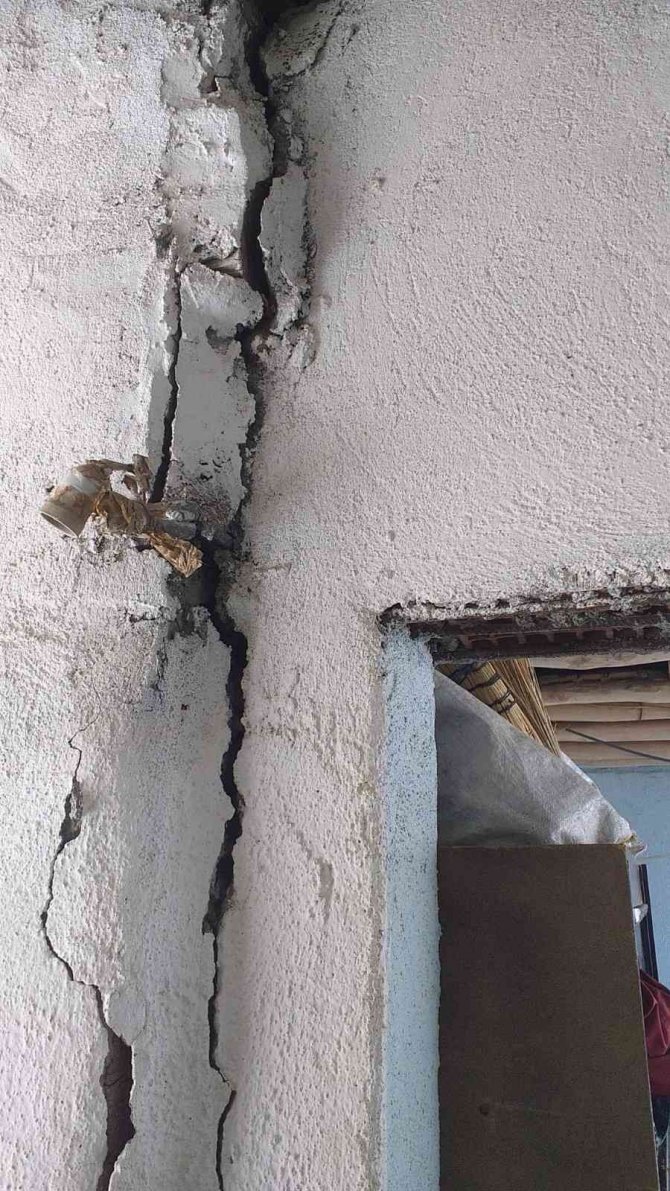 Adıyaman’daki depremde iki yapı hasar gördü