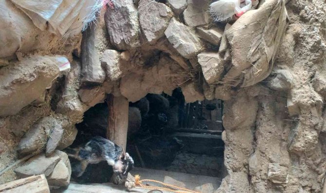 Adıyaman’daki depremde iki yapı hasar gördü