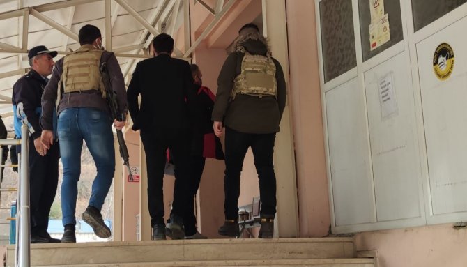 Aranan 3 kişi yakalanarak tutuklandı