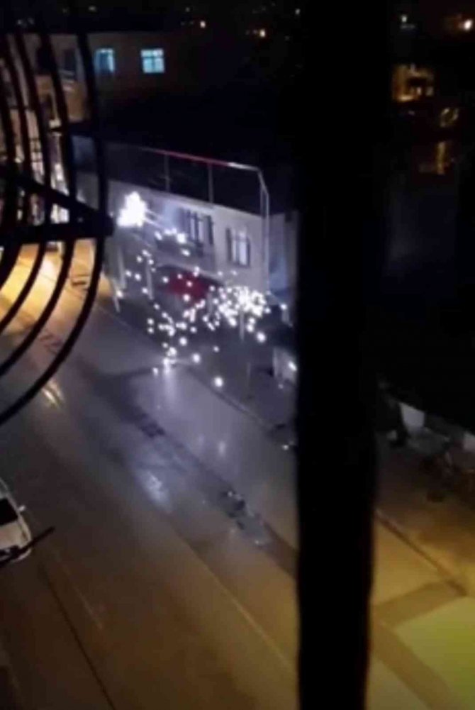 Elektrik tellerinden çıkan kıvılcımlar korkuttu