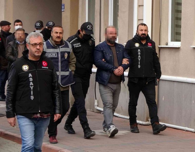 Erkekleri evlilik vaadiyle dolandıran çete çökertildi