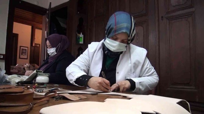 Friglere ait desenleri sanatla buluşturdular