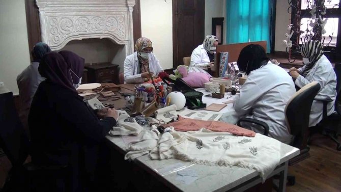 Friglere ait desenleri sanatla buluşturdular