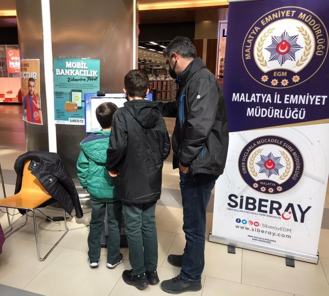 Gençlerin bilişim suçlarından uzak kalmaları için çabalıyorlar!