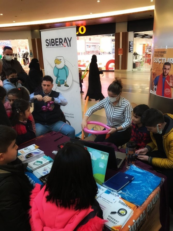 Gençlerin bilişim suçlarından uzak kalmaları için çabalıyorlar!