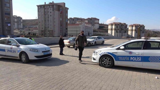 İki otomobil kafa kafaya çarpıştı: 2’si çocuk 4 yaralı