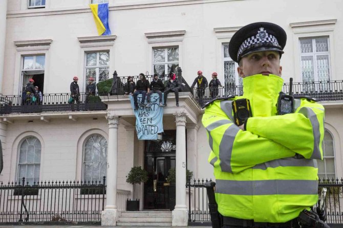 İngiltere ve Fransa’da Rus milyarderlerin malikaneleri işgal edildi