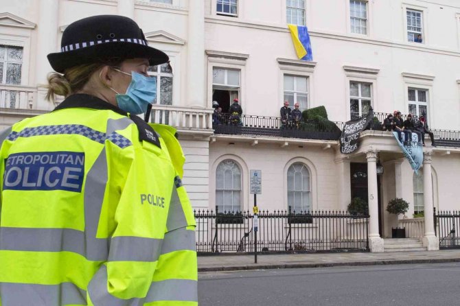 İngiltere ve Fransa’da Rus milyarderlerin malikaneleri işgal edildi