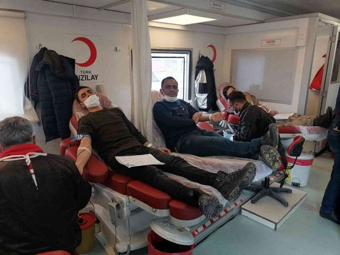 Jandarma personellerinden Kızılay’a kan bağışı