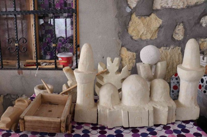 Kansere yakalandı, sanatla hayata tutundu