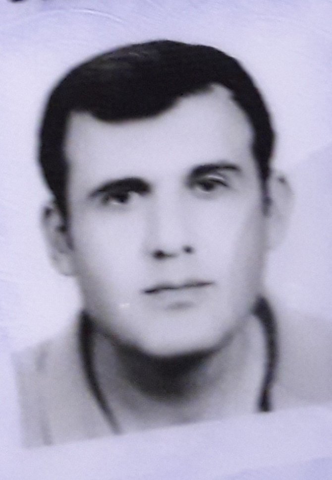 Mezarlıkta av tüfeğiyle vurulmuş erkek cesedi bulundu