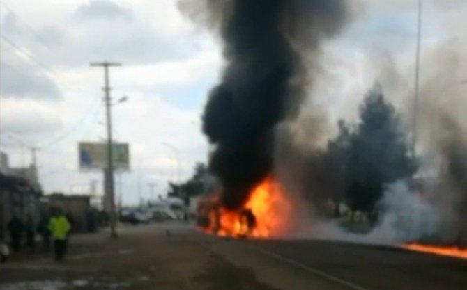 Şanlıurfa’da kaza yapan tır alev topuna döndü, yaralılar son anda kurtarıldı