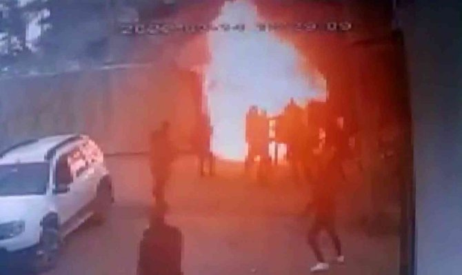 Şanlıurfa’da kaza yapan tır alev topuna döndü, yaralılar son anda kurtarıldı