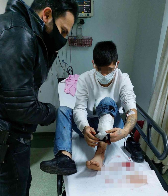 Silahlı saldırıda yaralanan genç hastaneden kaçmak istedi