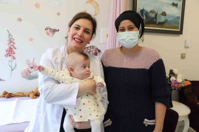 580 gram doğan Sude bebek hayata tutundu