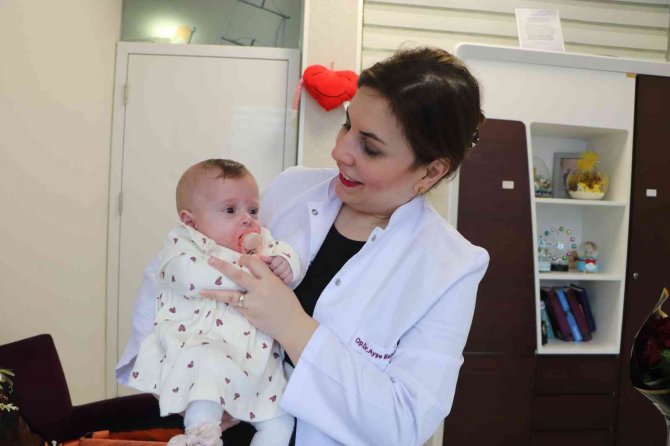 580 gram doğan Sude bebek hayata tutundu