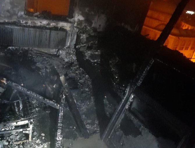6 katlı apartmanda çıkan yangın söndürüldü