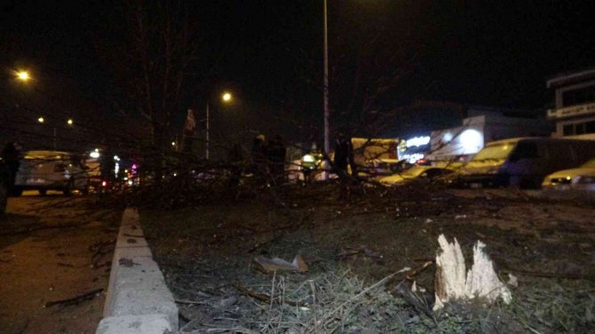 Bursa’da otomobil taklalar atarak 50 metre sürüklendi: 2 ölü