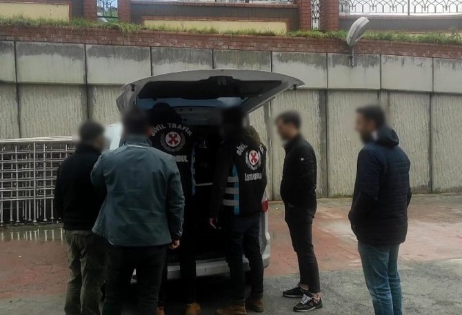 Çakarlı düğün konvoyu yapan araç sürücülerine ceza