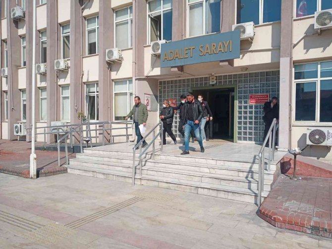 Eş zamanlı operasyonda 2 kilo uyuşturucu yakalandı