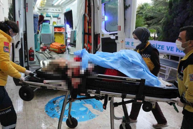 Eşini 12 bıçak darbesi ile yaralayan sanık ilk kez hakim karşısına çıktı