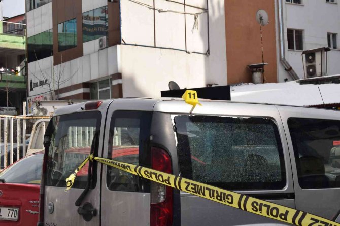 İki grubun silahlı kavgasında kurşunlar havada uçuştu