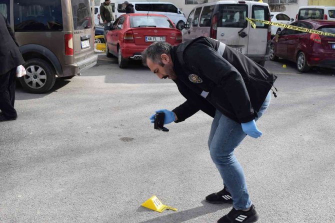 İki grubun silahlı kavgasında kurşunlar havada uçuştu