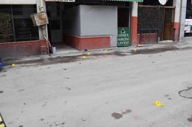 İki grubun silahlı kavgasında kurşunlar havada uçuştu