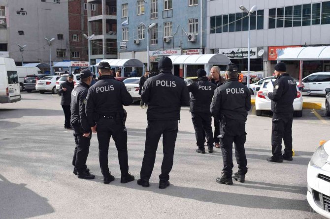 İki grubun silahlı kavgasında kurşunlar havada uçuştu