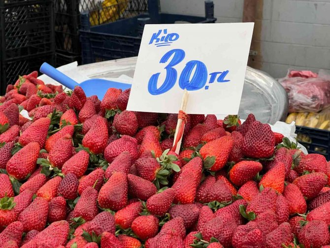 Kar yağışından dolayı meyve ve sebzelerin fiyatları arttı