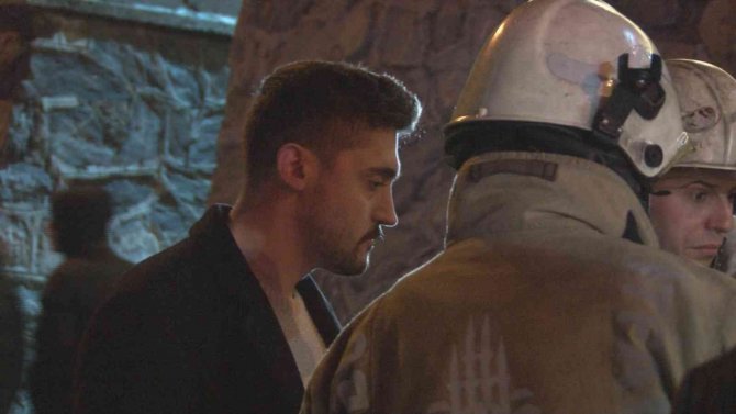 Seyir halindeki otomobil alev alev yandı