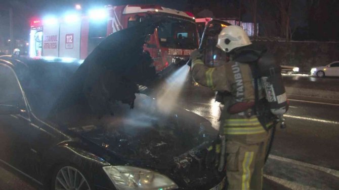 Seyir halindeki otomobil alev alev yandı