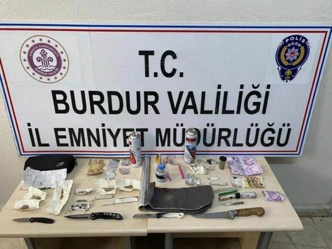 Şüpheli şahısların aracından uyuşturucu çıktı