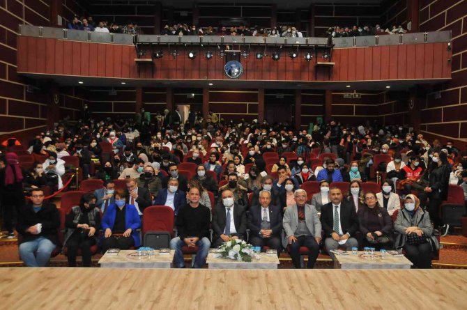 "Akşehir’den Dünya Markası Çıkar" konulu konferans düzenlendi