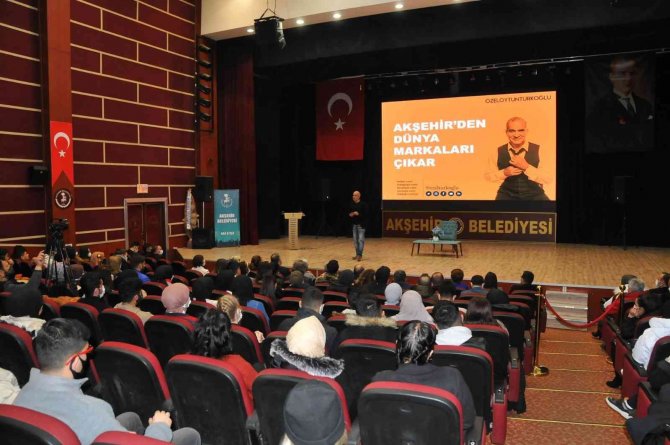 "Akşehir’den Dünya Markası Çıkar" konulu konferans düzenlendi