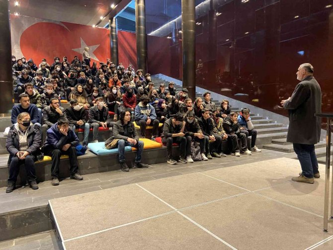 Çanakkale Gezici Sergisi 107 yıl öncesine götürüyor