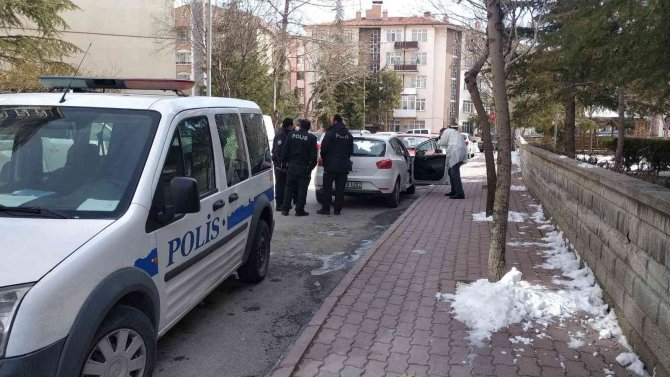 Gasp ettiği otomobille çarptığı aracı kaçırdı