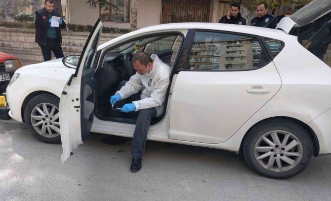 Gasp ettiği otomobille çarptığı aracı kaçırdı