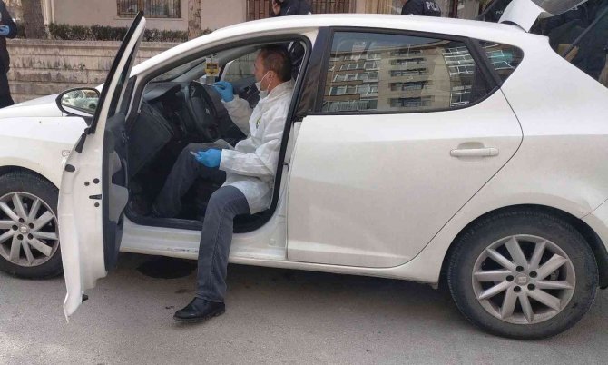 Gasp ettiği otomobille çarptığı aracı kaçırdı