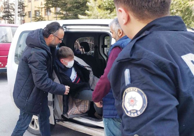 Gasp ettiği otomobille çarptığı aracı kaçırdı